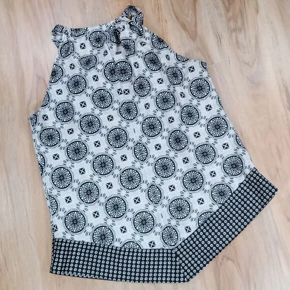 🔺️New York & Co Black & White High Neck Sleeveless Halter Top Large - Picture 2 of 11